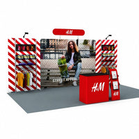 2小間 展示会ブース BOOTH-18|幅3m 中央壁面+左右壁面2枚+棚4枚2基(ファブリックサイン付)|誉展示会装飾