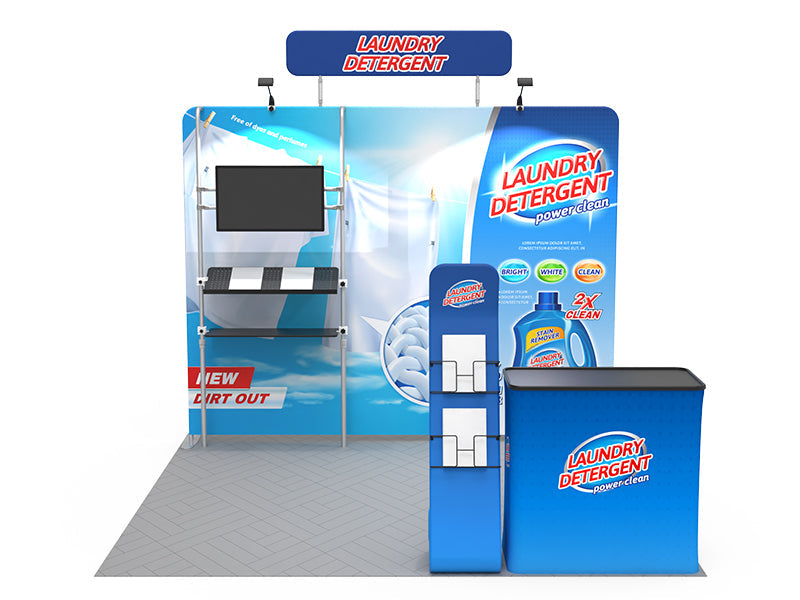 1小間 展示会ブース BOOTH-18｜幅3m ストレート壁面 ヘッダー付き＋棚2段（モニター・ファブリックサイン付）｜誉展示会装飾