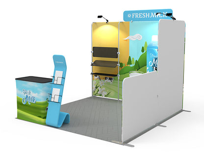 1小間 展示会ブース BOOTH-O｜幅3m ストレート壁面 ヘッダー付き＋サイドウォール2枚＋棚3段｜誉展示会装飾