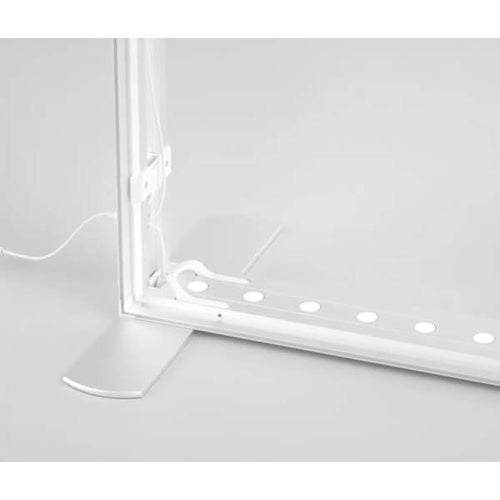 セゴライトボックス用LEDストリップ100cmを下部フレームに取り付けて点灯した状態｜誉展示会